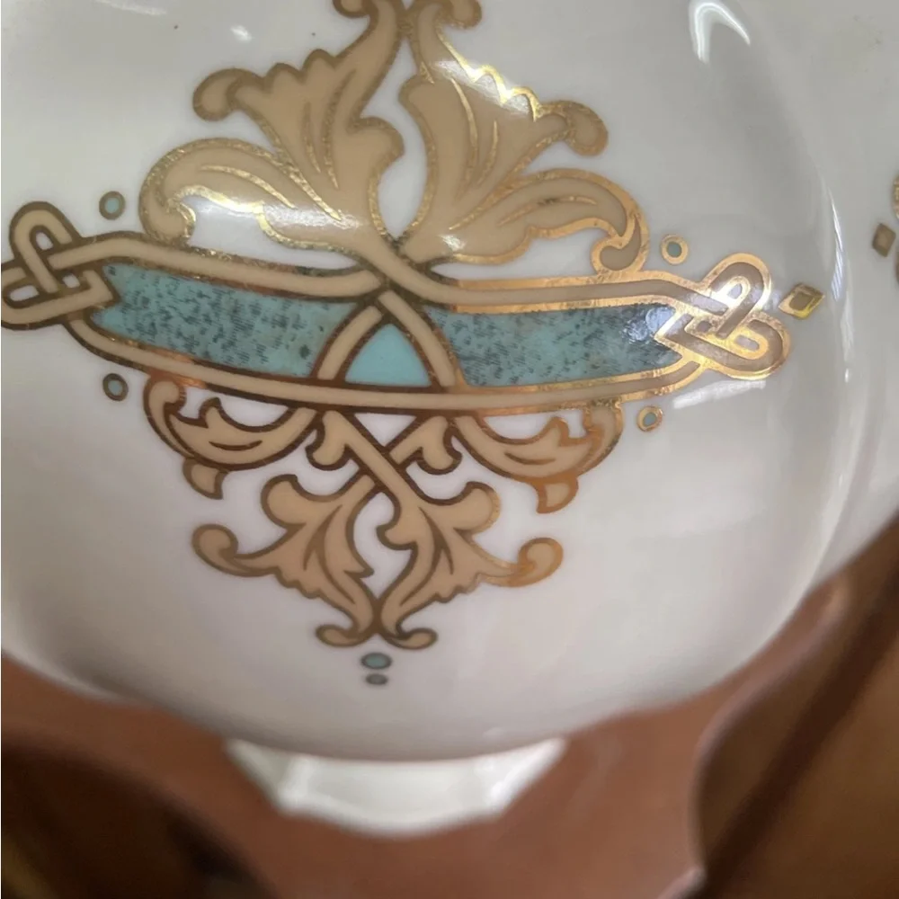Lenox Collectible Porcelain Catalan Vase 8” Made in USA Gold Green Retired‎